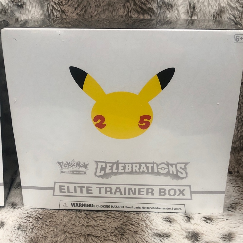 Celebrations 25th Anniversary Elite Trainer Box – Yellow
